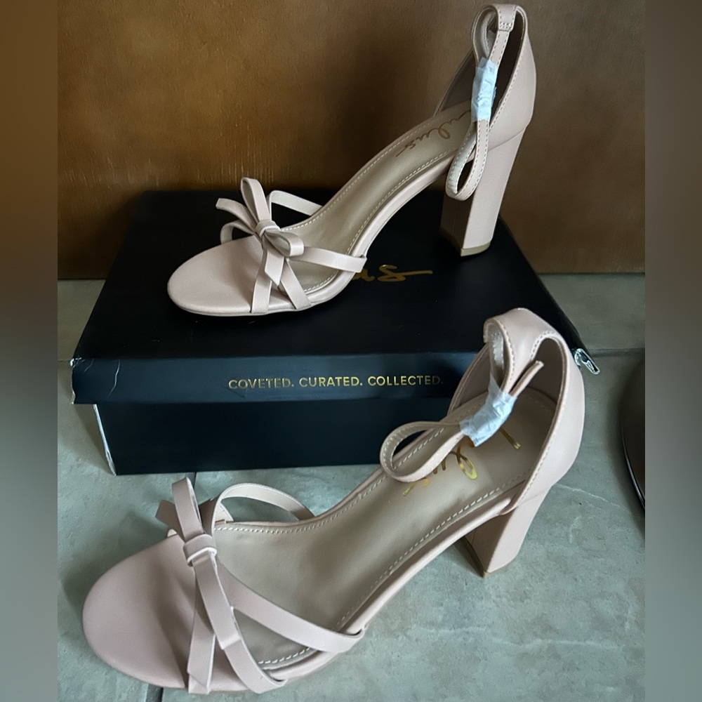 Lulus 8.5 Bowden Light Nude Bow Ankle Strap
High Heel Sandals